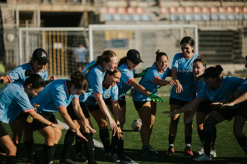 The Betsson women’s team gathers for a cheer at the IFR Champions Cup 2026