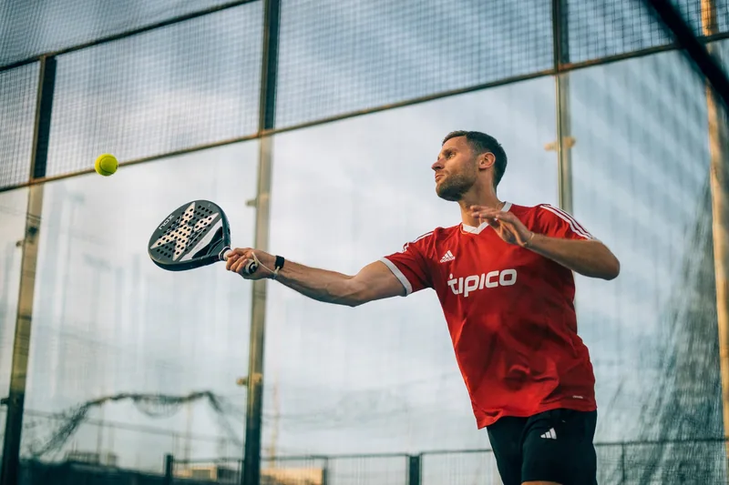 A Tipico player reaches for a shot during the IFR Padel Cup