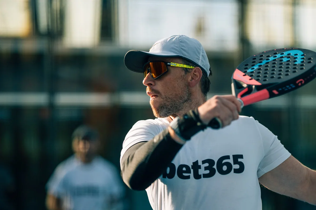 A bet365 player prepares a shot at the IFR Padel Cup
